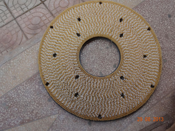 Sisal and polished leather mixed brush